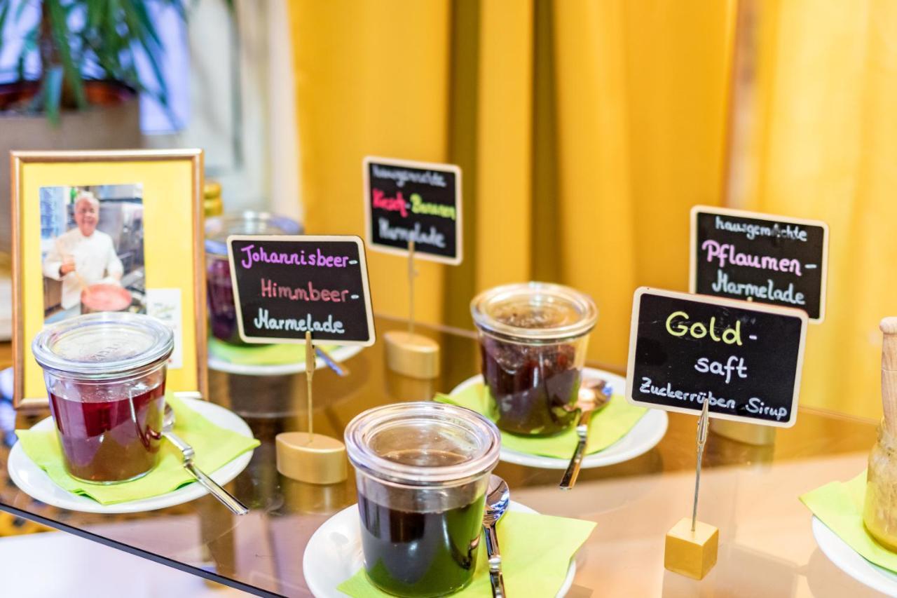Hotel Goldflair Am Rathaus Корбах Екстериор снимка
