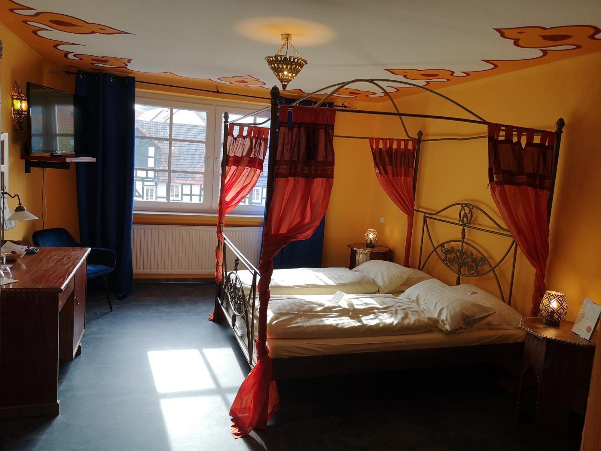 Hotel Goldflair Am Rathaus Корбах Екстериор снимка