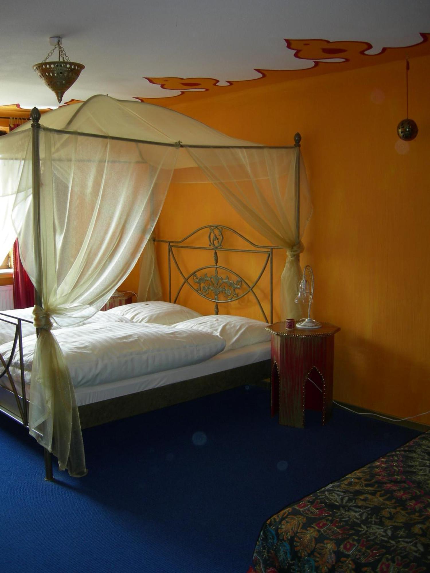Hotel Goldflair Am Rathaus Корбах Екстериор снимка